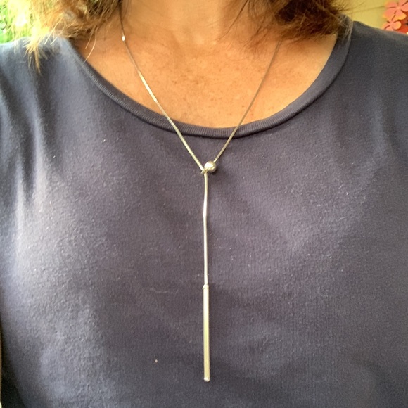 Set of two lariat necklacess and a charm bracelet - Picture 4 of 6